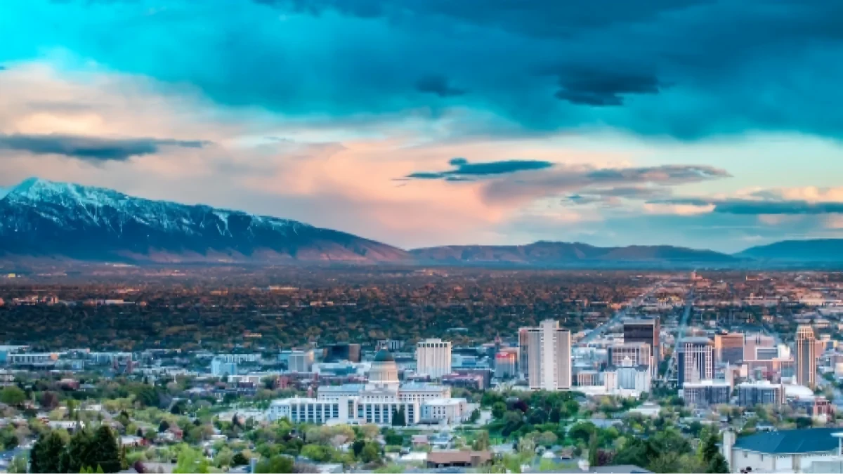 A Beautiful photo of salt lake city take from the mountain.