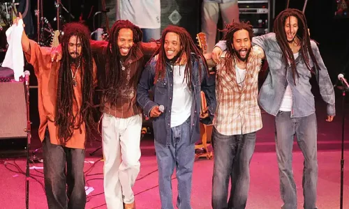 A image if bob marly which answer the how many kids does bob marley have